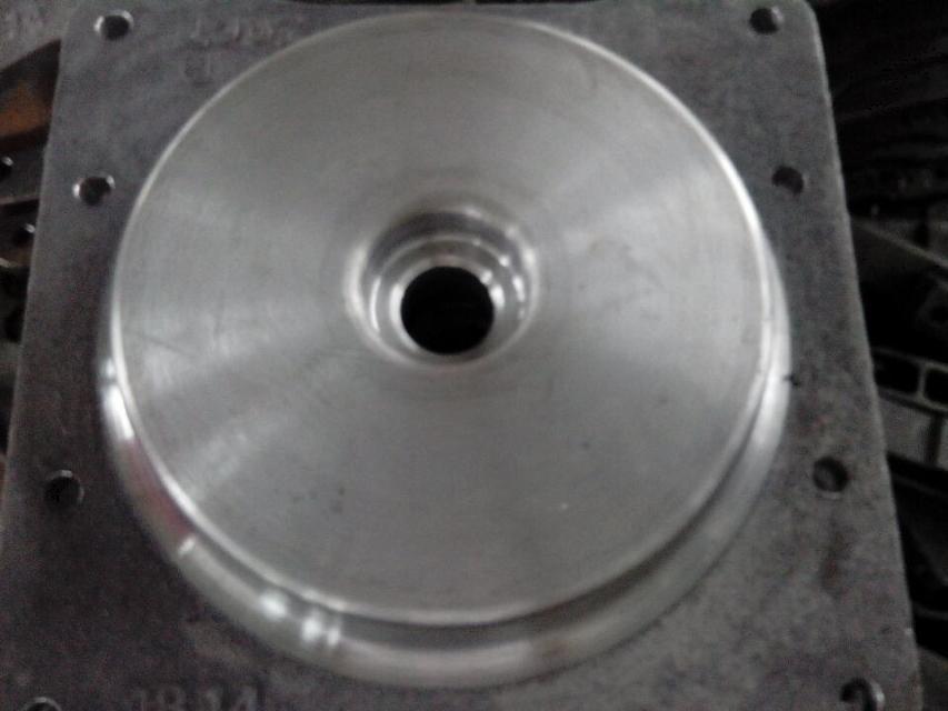 出口車(chē)上心盤(pán)